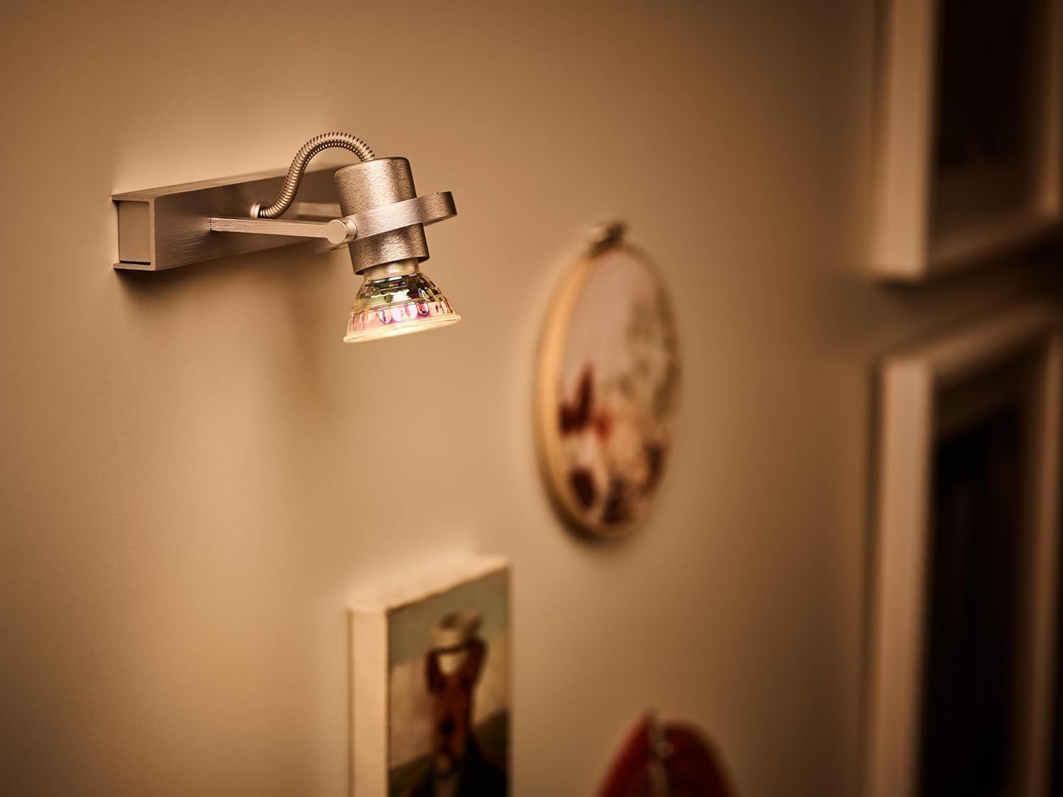 Détail et caractéristiques : Philips LED Classic 50 W, GU10, Pack of 6, Warm White (2700 Kelvin), 355 Lumens, Reflector