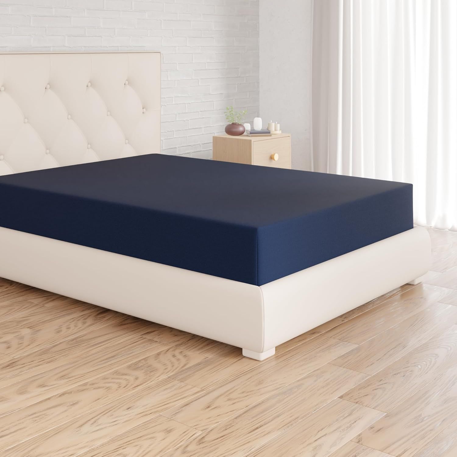 Vue principale : Drap housse Amazon Basics 160x200 cm bleu marine